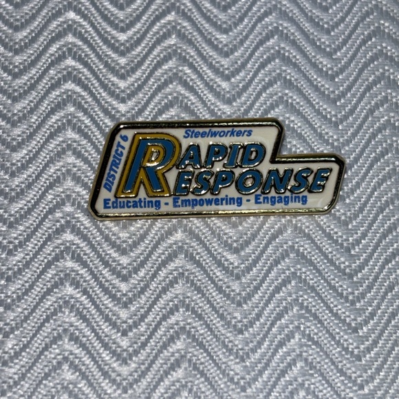 Lapel pin - Picture 1 of 4